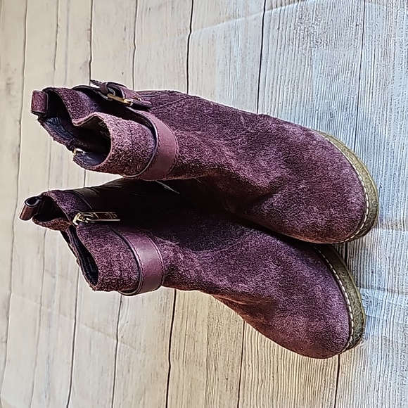 Tory Burch Shoes - Tory Burch 6M maroon/burgundy zip up platform booties